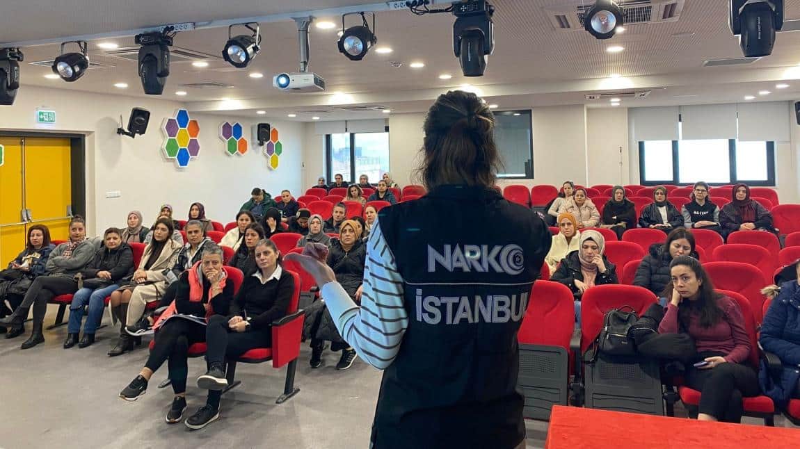 “En İyi Narkotik Polisi Anne” ve 